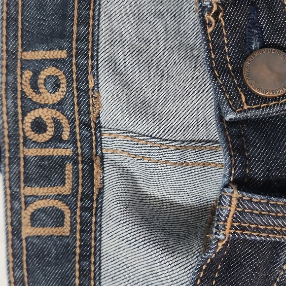 DL1961 Logan Boot Cut Jeans - Picture 5 of 6
